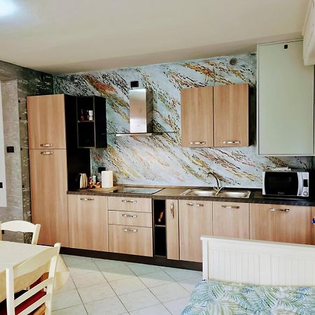 Kidonia - Iseo Lake Apartmens Sale Marasino Bagian luar foto